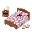Letto e comodino 